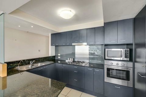 Broadbeach On The Park, 3 Bed Ocean - We Accommodate - Mackay Tourism 16