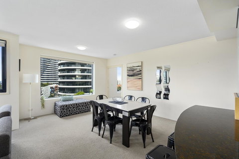 Broadbeach On The Park, 3 Bed Ocean - We Accommodate - Mackay Tourism 4