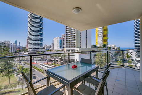 Broadbeach On The Park, 3 Bed Ocean - We Accommodate - Mackay Tourism 18