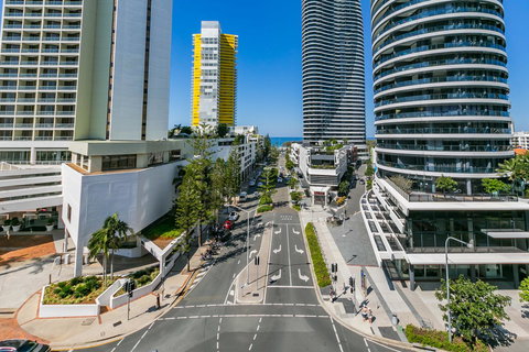 Broadbeach On The Park, 3 Bed Ocean - We Accommodate - Mackay Tourism 17