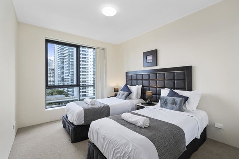 Broadbeach On The Park, 3 Bed Ocean - We Accommodate - Mackay Tourism 8
