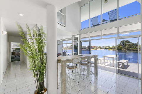 Havana Blue - Large 4 Bedroom Family Home - Mackay Tourism 9