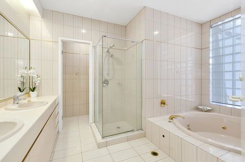 Havana Blue - Large 4 Bedroom Family Home - Mackay Tourism 14