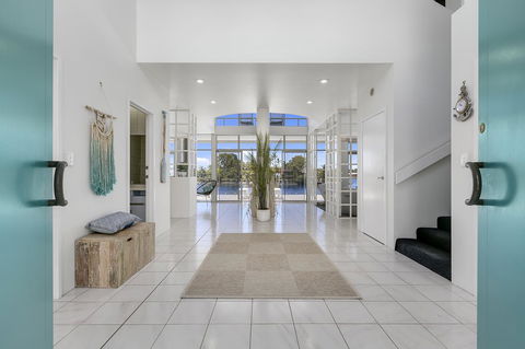 Havana Blue - Large 4 Bedroom Family Home - Mackay Tourism 3