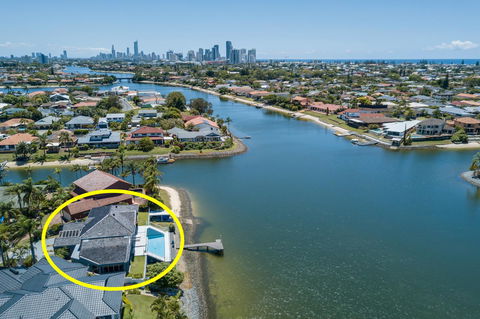 Havana Blue - Large 4 Bedroom Family Home - Mackay Tourism 8