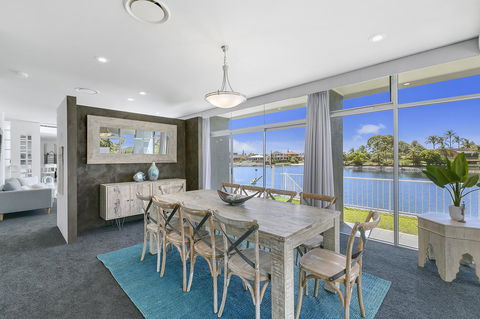 Havana Blue - Large 4 Bedroom Family Home - Mackay Tourism 12