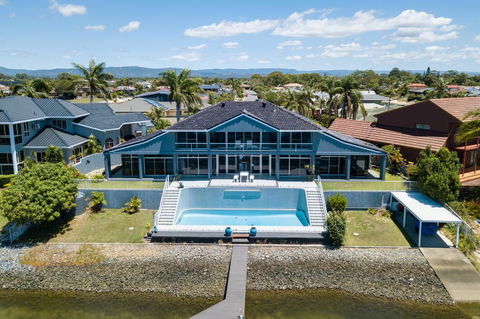 Havana Blue - Large 4 Bedroom Family Home - Mackay Tourism 6