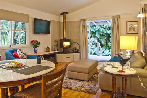 Curtis Falls Cottage - Mackay Tourism 13