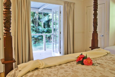 Curtis Falls Cottage - Mackay Tourism 1