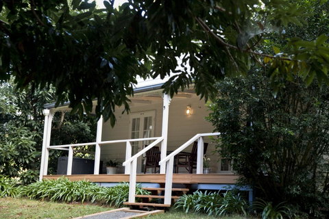 Curtis Falls Cottage - Mackay Tourism 12