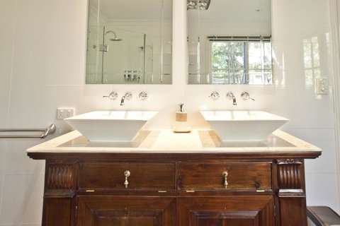 Curtis Falls Cottage - Mackay Tourism 2