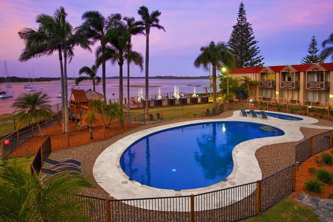 Waters Edge Port Macquarie - Mackay Tourism 0