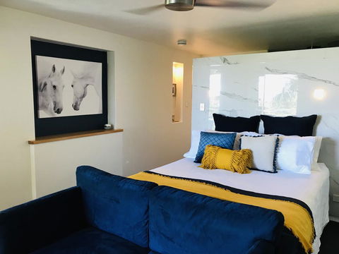 Waves And White Horses Seaview Retreat (adults Only) - Mackay Tourism 2