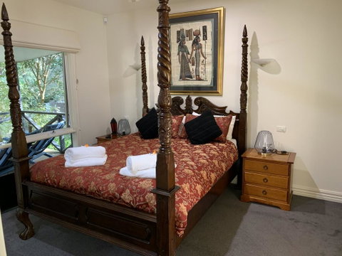 Weeroona Bed And Breakfast - Mackay Tourism 1