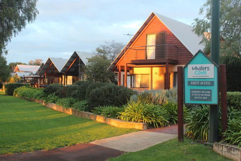 Whalers Cove Villas - Mackay Tourism 0