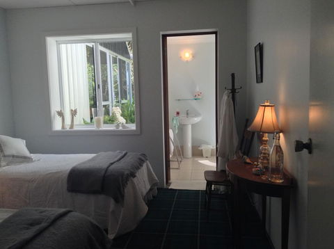 Whispering Pines Bed And Breakfast - Mackay Tourism 2