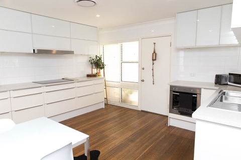 White Beach Cottage - Mackay Tourism 1