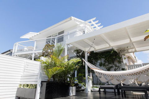 White Beach Cottage - Mackay Tourism 0