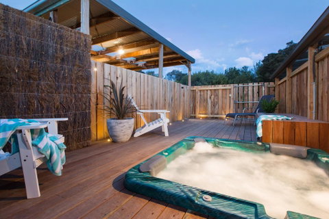 Whitewood Cottage - Secluded Spa - Mackay Tourism 0