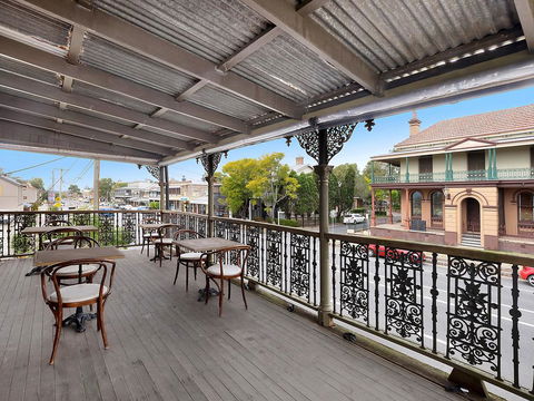 William Arnott Hotel - Mackay Tourism 1