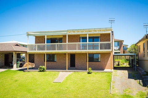 Williams Wonder - Large Beach House - Mackay Tourism 0