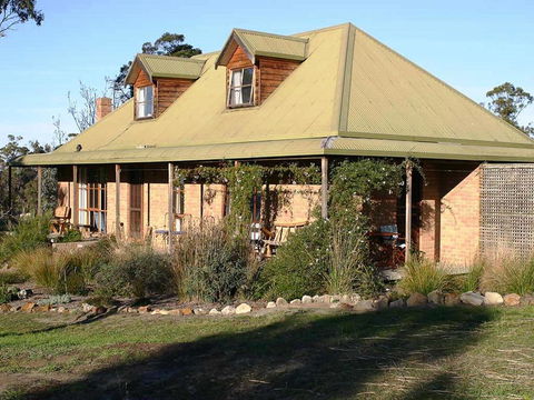 Wind Song Bed & Breakfast - Mackay Tourism 1