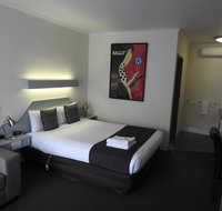 Wine Village Motor Inn - Mackay Tourism