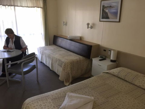 Woodmans Hill Motel - Mackay Tourism 1