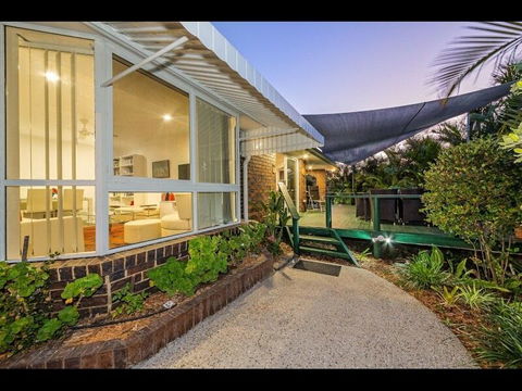 Woorim Secluded Palms Cottage - Mackay Tourism 1