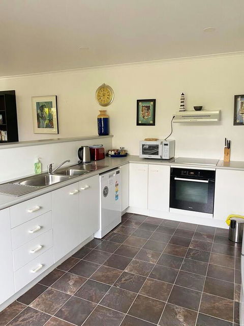 Woorim Secluded Palms Villa - Mackay Tourism 3