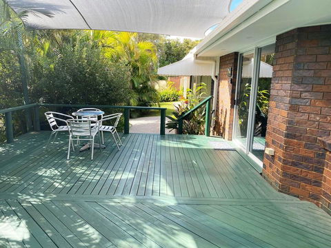 Woorim Secluded Palms Villa - Mackay Tourism 0