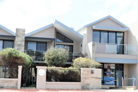Yallingup Beach Resort - Mackay Tourism 1