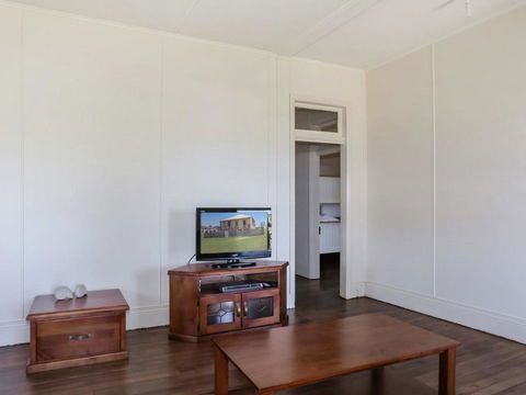 Yamba Pilot Cottage 1 - Pets Welcome - Close To Beach - Mackay Tourism 1