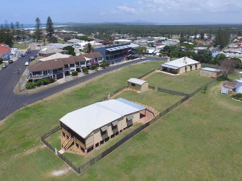 Yamba Pilot Cottage 1 - Pets Welcome - Close To Beach - Mackay Tourism 2