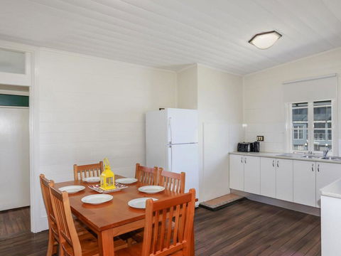 Yamba Pilot Cottage 2 - Pets Welcome - Close To Beach - Mackay Tourism 2