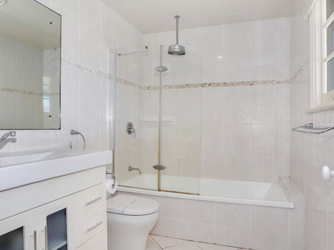 Yamba Pilot Cottage 2 - Pets Welcome - Close To Beach - Mackay Tourism 3