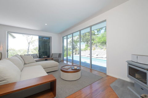 YARINGA - Retreat Style Accomodation With Swimming Pool - Mackay Tourism 0