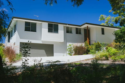 YARINGA - Retreat Style Accomodation With Swimming Pool - Mackay Tourism 1