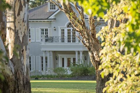 Yatahlia Manor Luxury Homestay - Mackay Tourism 1