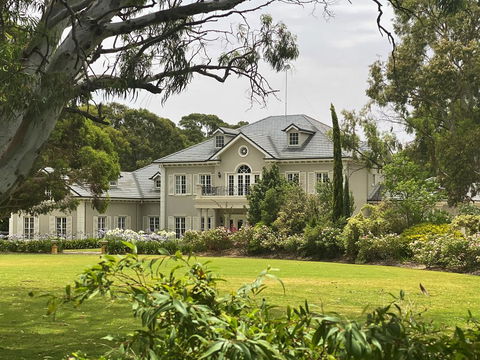 Yatahlia Manor Luxury Homestay - Mackay Tourism 0
