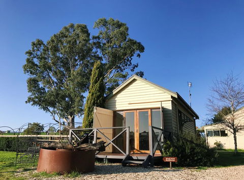 Yea Wood Duck Cabin - Mackay Tourism 0