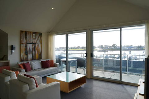 York Cove Holiday Hotel - Mackay Tourism 1