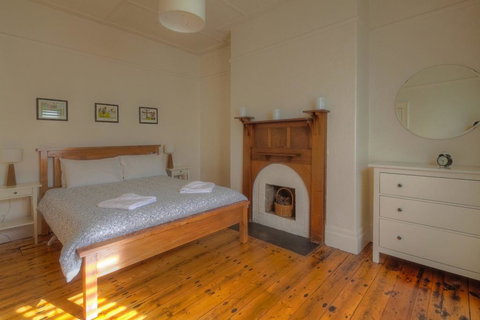 Young's Cottage - Circa: 1861 - Mackay Tourism 2