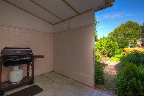 Young's Cottage - Circa: 1861 - Mackay Tourism 1