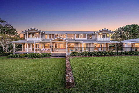 Your Luxury Escape - Trig Point - Mackay Tourism 1