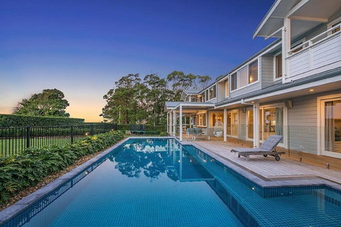 Your Luxury Escape - Trig Point - Mackay Tourism 3