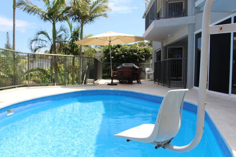 Zaffiro Beach House - Mackay Tourism 1