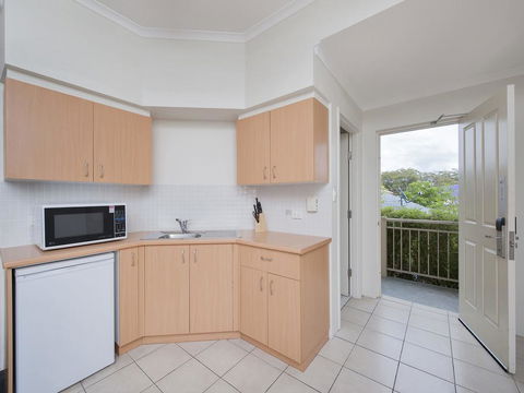 Zenith Studio, Unit 4/10 Messines Street - Mackay Tourism 1