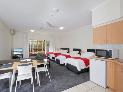 Zenith Studio, Unit 4/10 Messines Street - Mackay Tourism 3