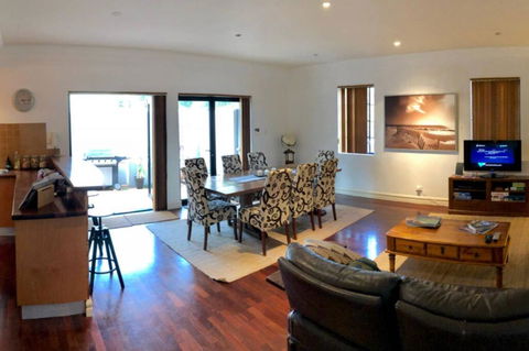 Zero Contact Private CBD-Social-Chillout-Oasis With Outdoors For You & Friends - Mackay Tourism 0